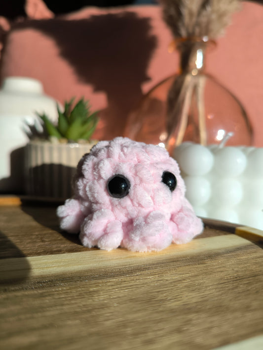 Petite pieuvre pilou pilou - Création au crochet